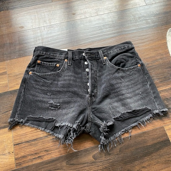 Levi’s distressed 501 Button fly Shorts - Picture 3 of 5